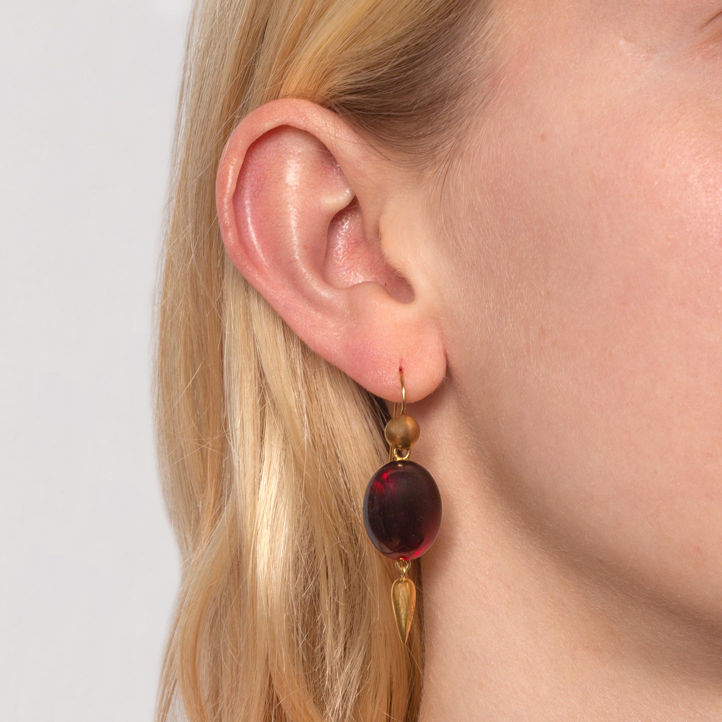 Victorian 18ct Gold Garnet Carbuncle Drop Earrings