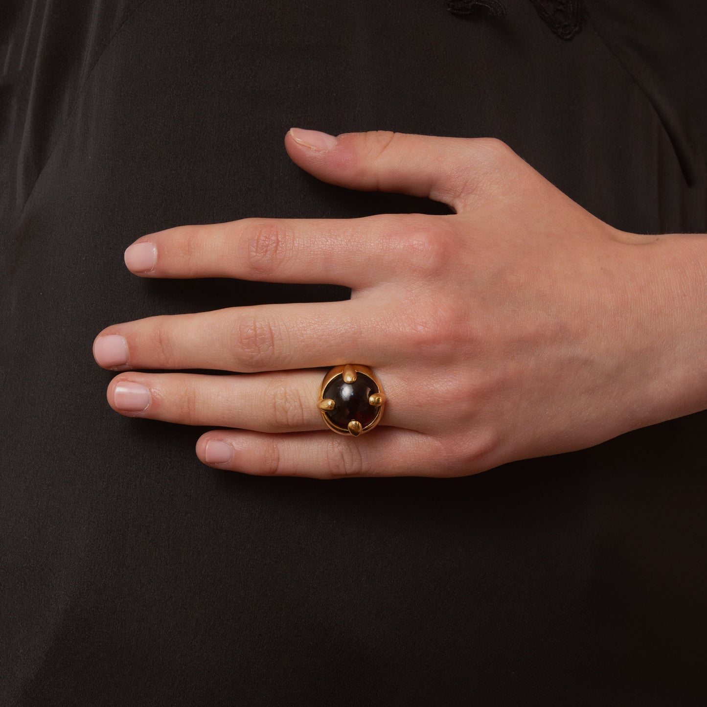 18ct Heavy Cabochon Garnet Ring