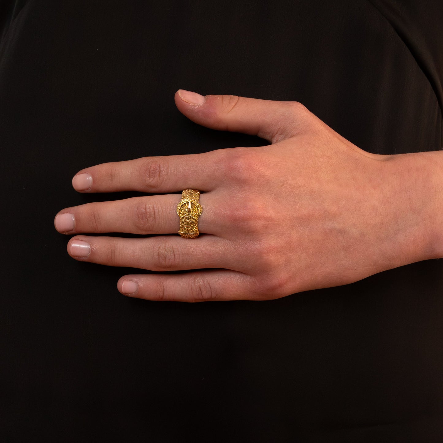 9ct Buckle Ring