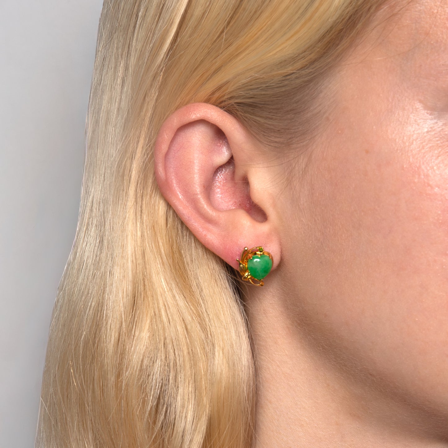 Vintage 18ct Gold Jade Heart Stud Earrings
